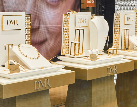 best way to display necklaces for sale