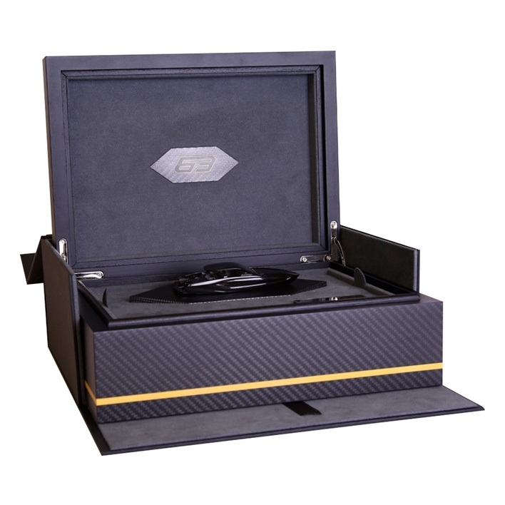 Caja de bienvenida Lamborghini en madera y carbono, Bolonia